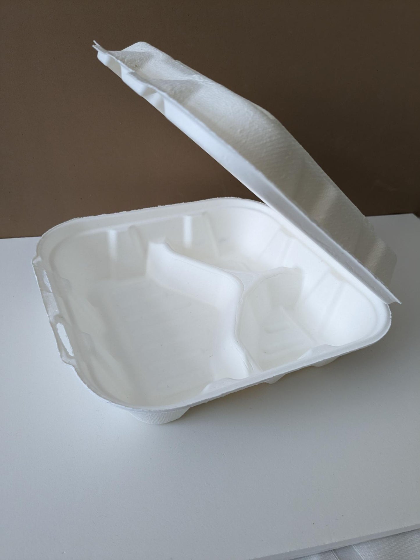 8" x 8" Biodegradable Clamshell  3-Compartment  200/case